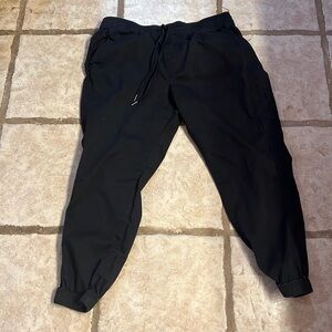 GAP Women’s Jean Joggers. Size LARGE. Black. Drawstring waist. 4 pockets.